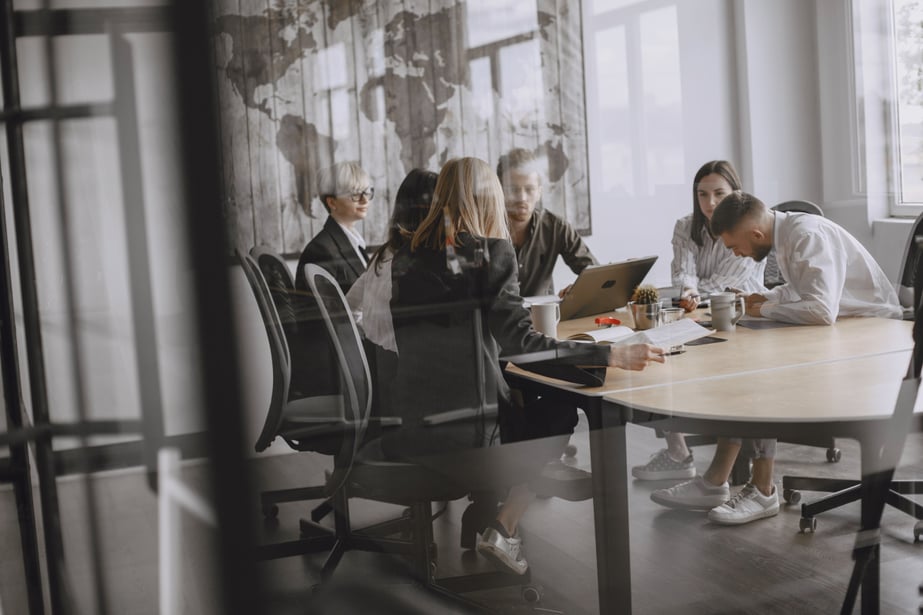 offshore-team-boardroom-meeting-collaboration-hero-1